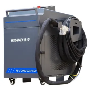 Máy hàn laser chuyên tẩy Riland RL-C-2000 loại bỏ các lớp rỉ sét, sơn cũ, vết bám oxi hóa…