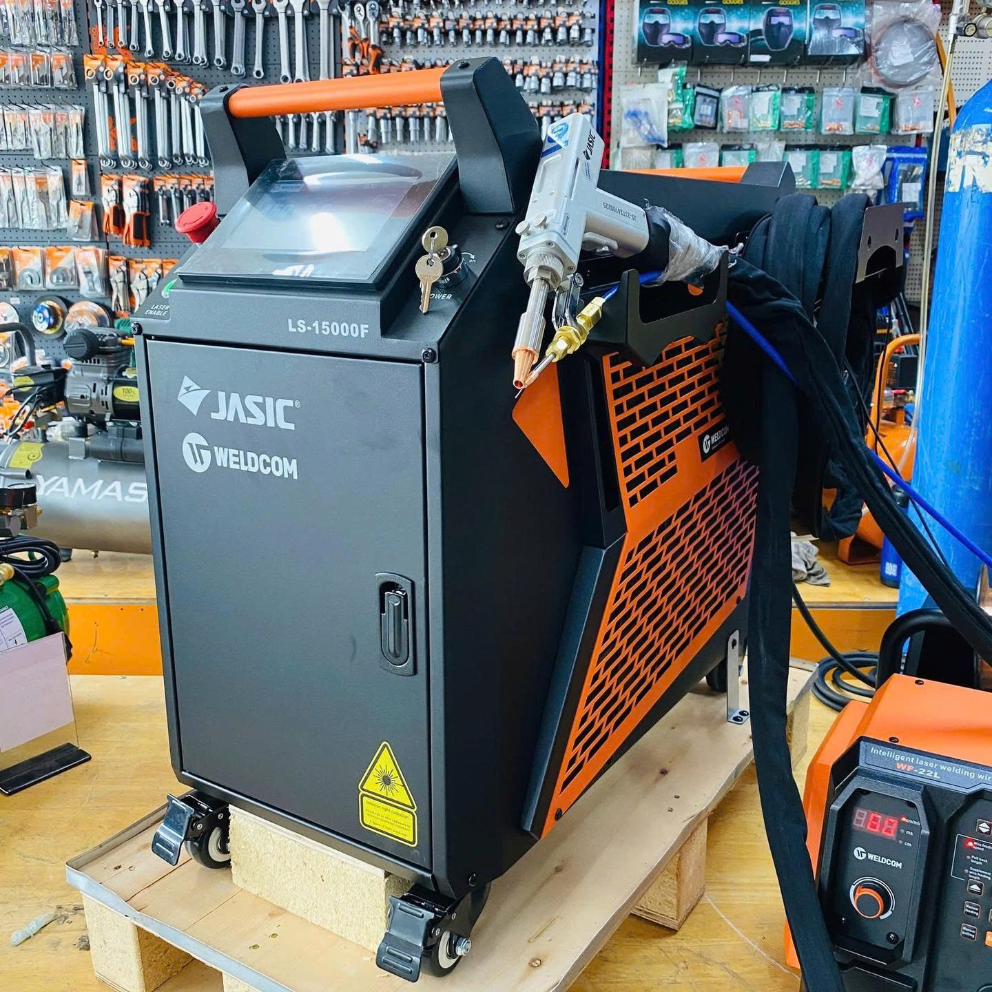 máy hàn laser jasic LS15000F